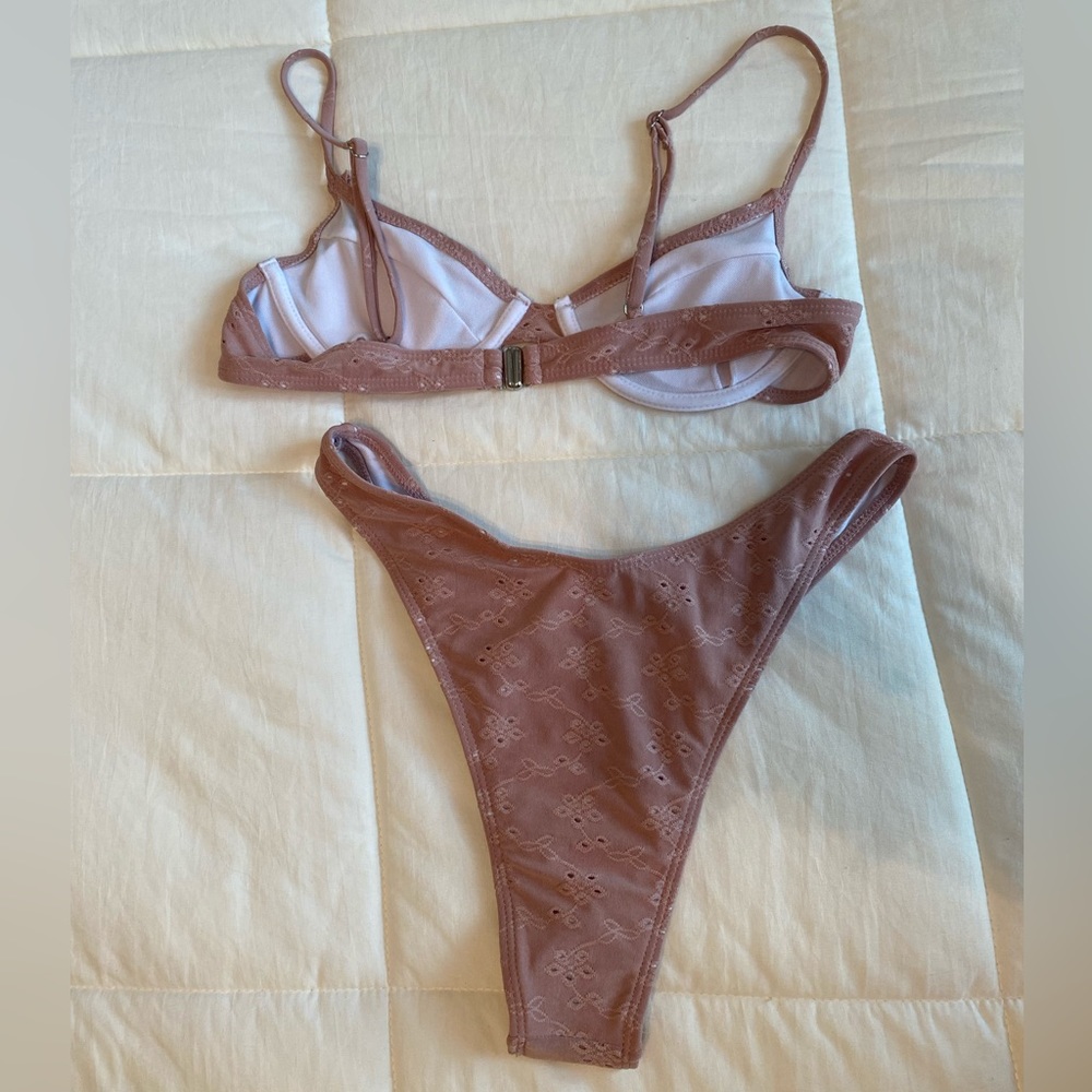Bikini - Picture 2 of 3